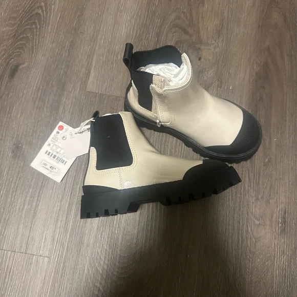 ZARA Kids Black and Cream Boots size 9 - Picture 2 of 5